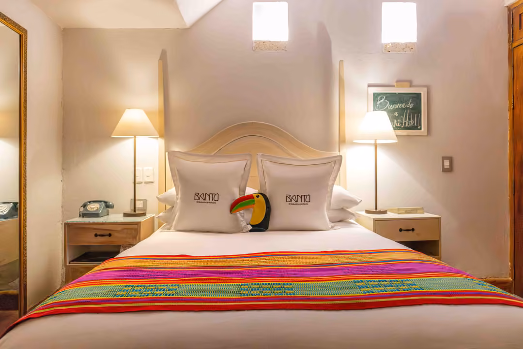 1 Queen Bed
